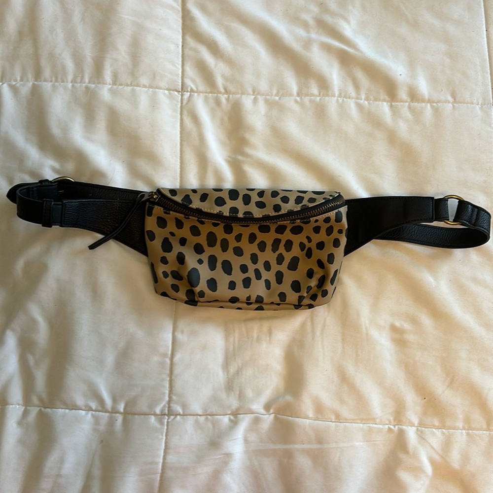 Universal Threads bag from Target - Picture 3 of 7